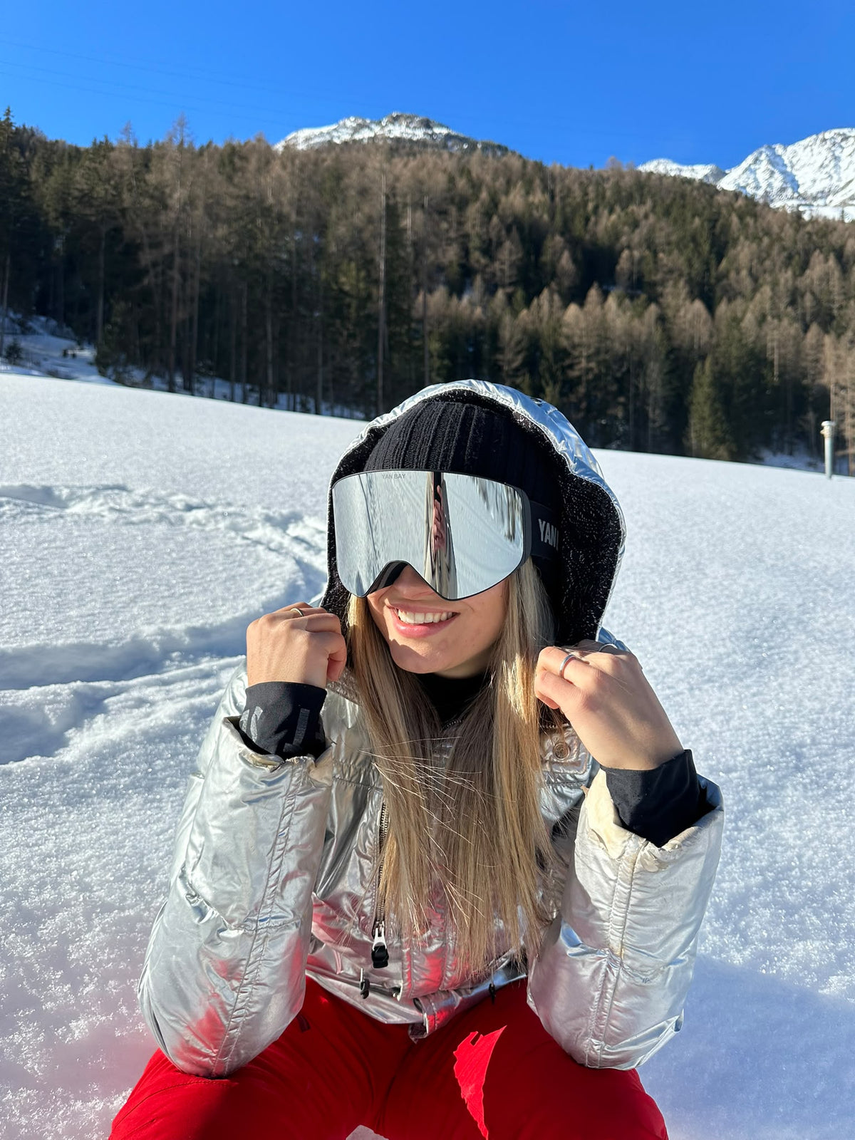 YAN BAY skidglasögon Silver – på modell