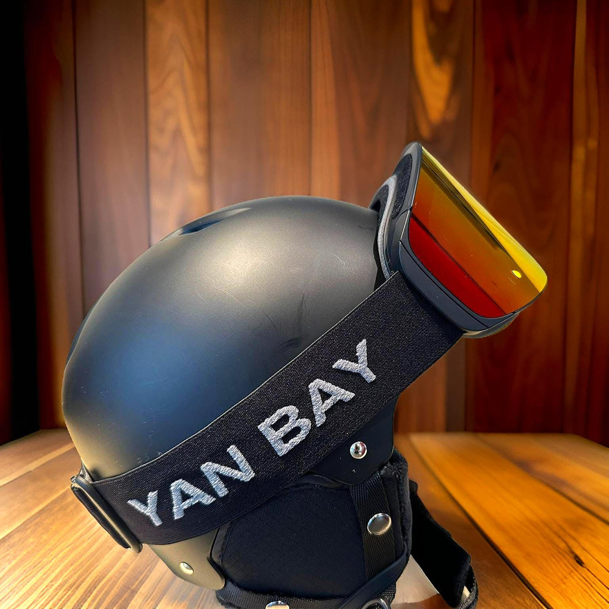 YAN BAY Skibrille Rot-Orange auf Helm